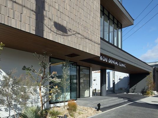 モダンな建物外観  