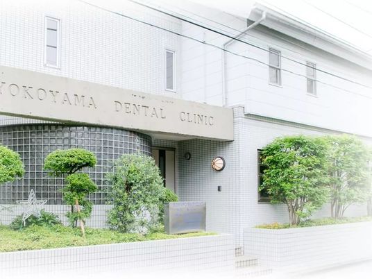建物正面の外観  