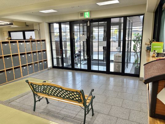 広いエントランス