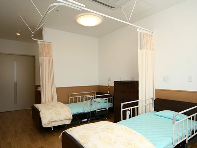 落ち着いた雰囲気の居室 居室 シンプルで落ち着ける居室です。一人ひとりのプライバシーに配慮された空間が整っています。