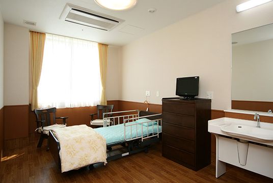 明るい個室の居室