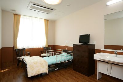 明るい個室の居室
