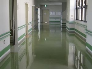 手すり付きの廊下  