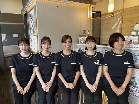 受付前のスタッフ  