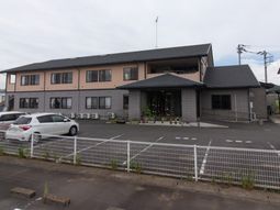 施設の外観とエントランス