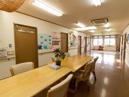 多機能ルームの明るい空間