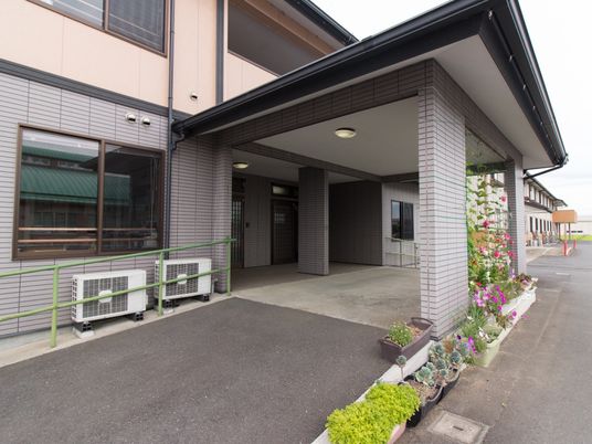 広々とした明るいエントランス