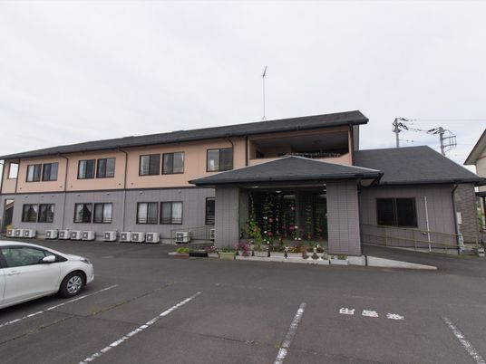 ゆったりとした外観の建物