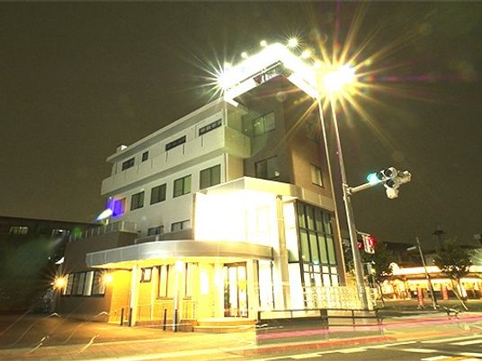 夜の建物外観  