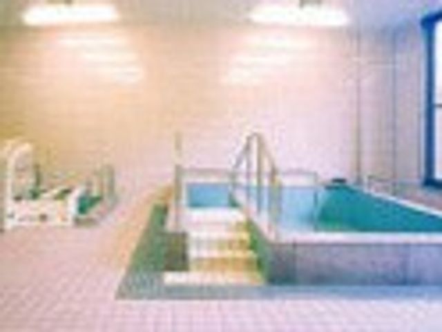 広々とした浴室 浴室 温かみのある広々とした空間が魅力です。リフトも完備され、安全に配慮されています。