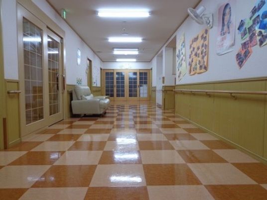 清潔な廊下の光景
