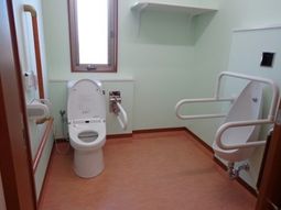 ケア向け清潔なトイレ