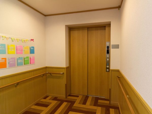 エレベーター付き廊下