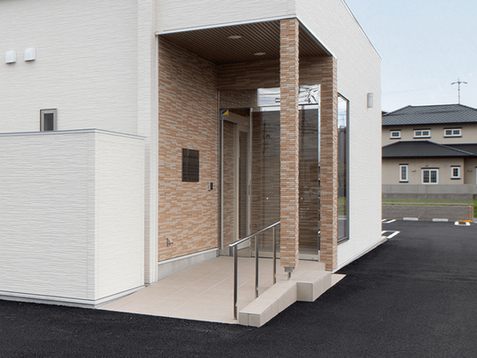 玄関アプローチ  
