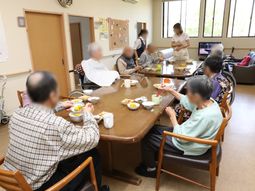 食事を共にする利用者