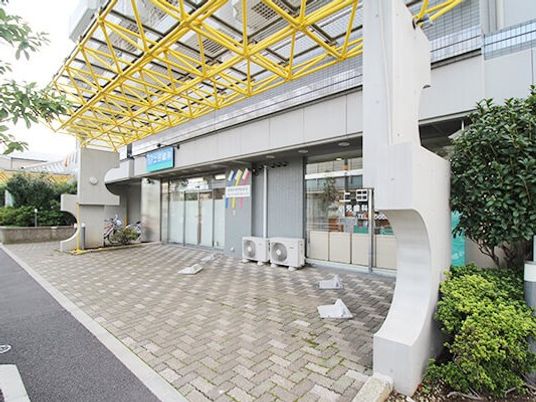 建物正面の外観  
