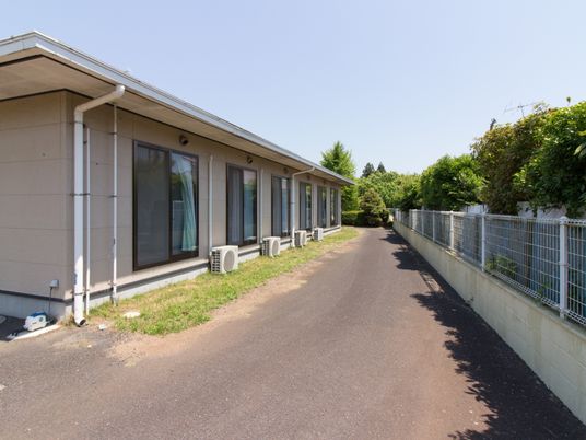 快適な居室が並ぶ外観