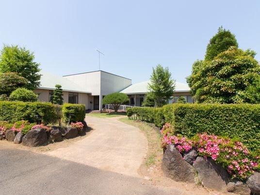 緑豊かな外観景色