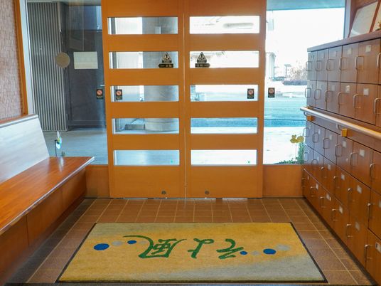 エントランスの明るい一角
