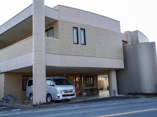 清潔感のある建物のエントランス