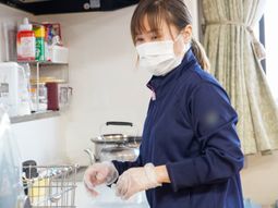 スタッフが調理をしている様子