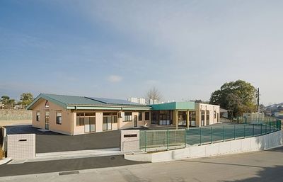 広い施設の外観