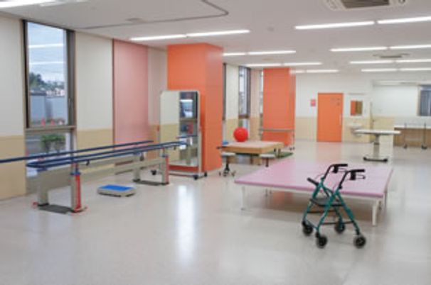 訓練器具が並ぶ室内