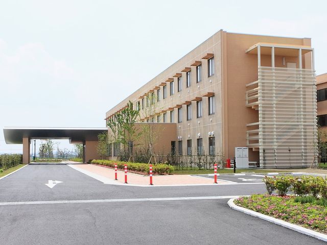 広がる建物の外観 外観 広々とした敷地に建つ、モダンで洗練された建物です。快適に過ごせる職場環境を実現しています。