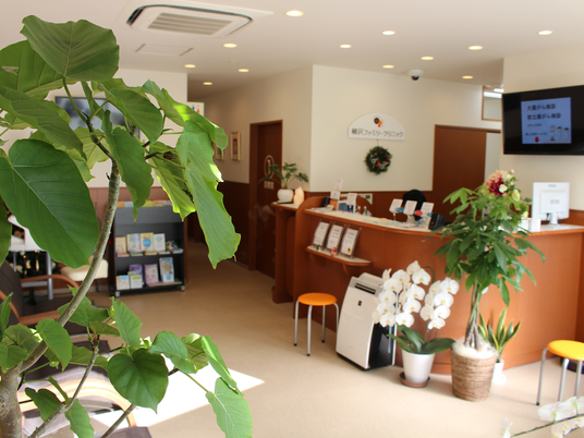 観葉植物ある受付ロビー  