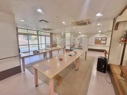 光が差し込む廊下