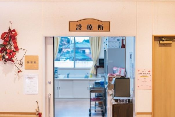 診察所の入り口