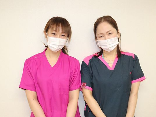 マスク姿のスタッフ2人 スタッフイメージ  