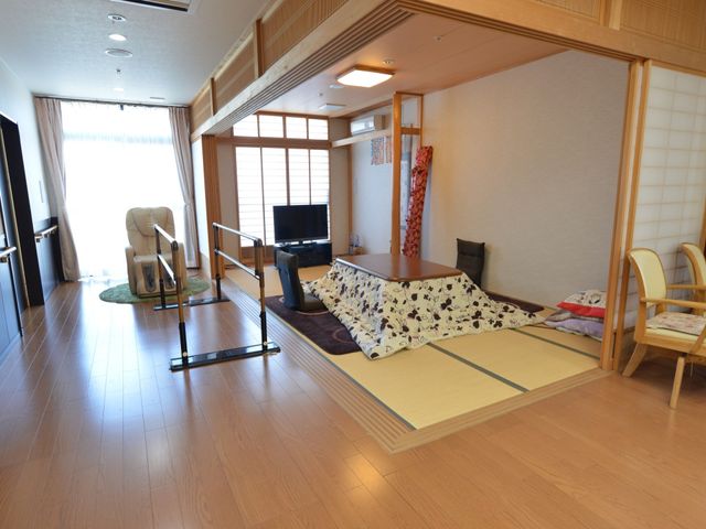 和室の居室空間 和室 ゆったりとした作りの居室です。和の雰囲気を感じることができ、日々の生活に落ち着きを与えてくれる空間となっています。