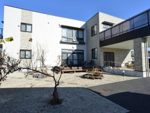 モダンな建物の外観