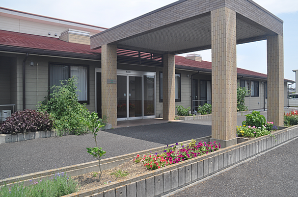 落ち着いた雰囲気の外観