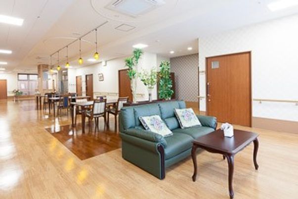 明るいラウンジ