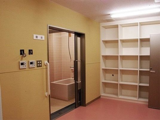 整理された居室の一角