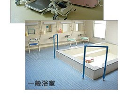 明るい浴室  