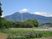 庭から見える山