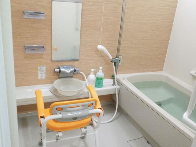 安全な設備の浴室 浴室 介護用の設備が整った浴室です。安全で快適に入浴できます。