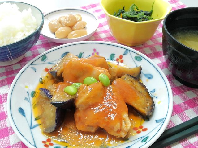 栄養豊富な料理 料理 季節の食材を使った一品が提供され、栄養バランスのとれた食事が楽しめます。