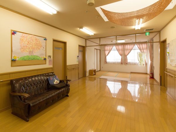 落ち着いた雰囲気の共用スペース
