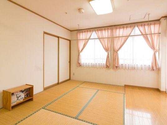 明るい和室の居室