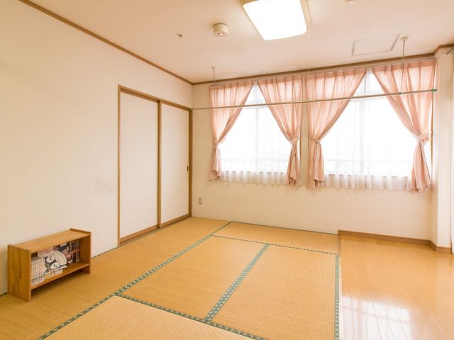 明るい和室の居室