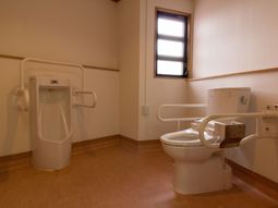 バリアフリー対応のトイレ