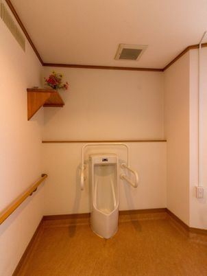 バリアフリー設計のトイレ