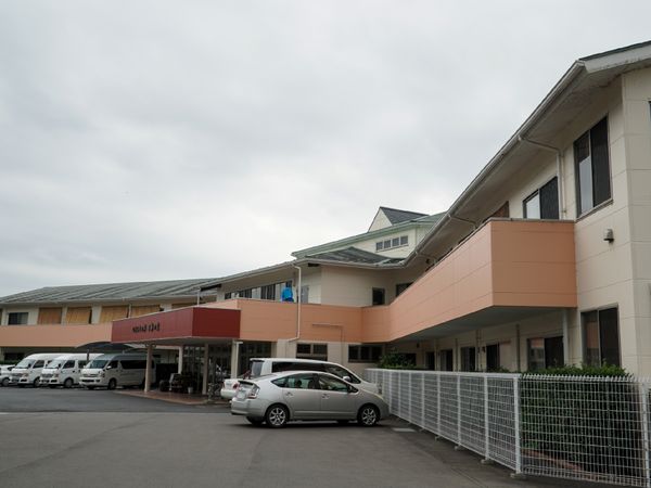 広々とした明るい外観