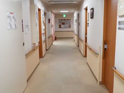 清潔感あふれる廊下