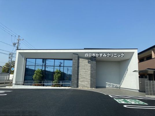 明るい外観  