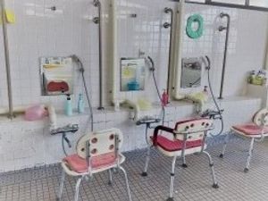 使いやすい椅子の浴室  